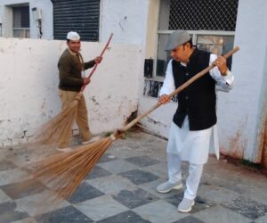 tohana railway station cleaning by nirankari mishan